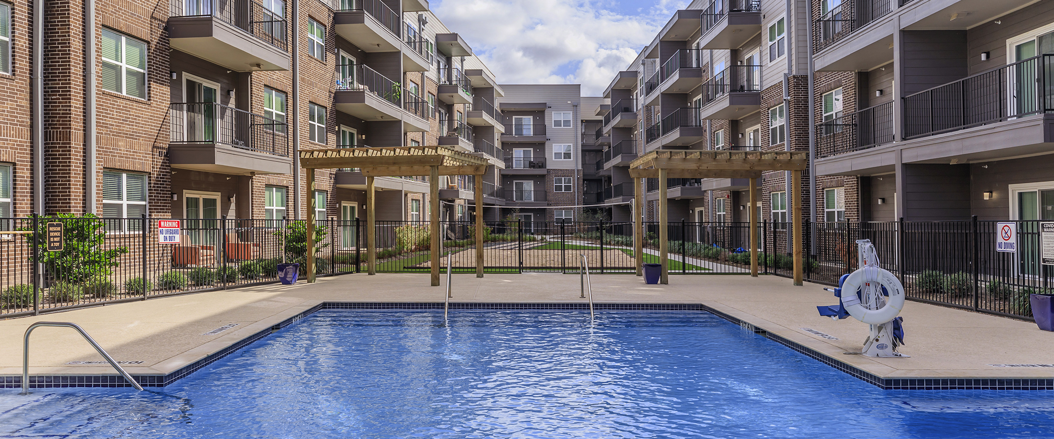 Richmond Estates Apartments in Houston, TX